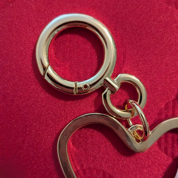 🆕 Burberry Gold Heart Bag Charm Keyring with Pink Ribbon New In Box - Picture 3 of 9
